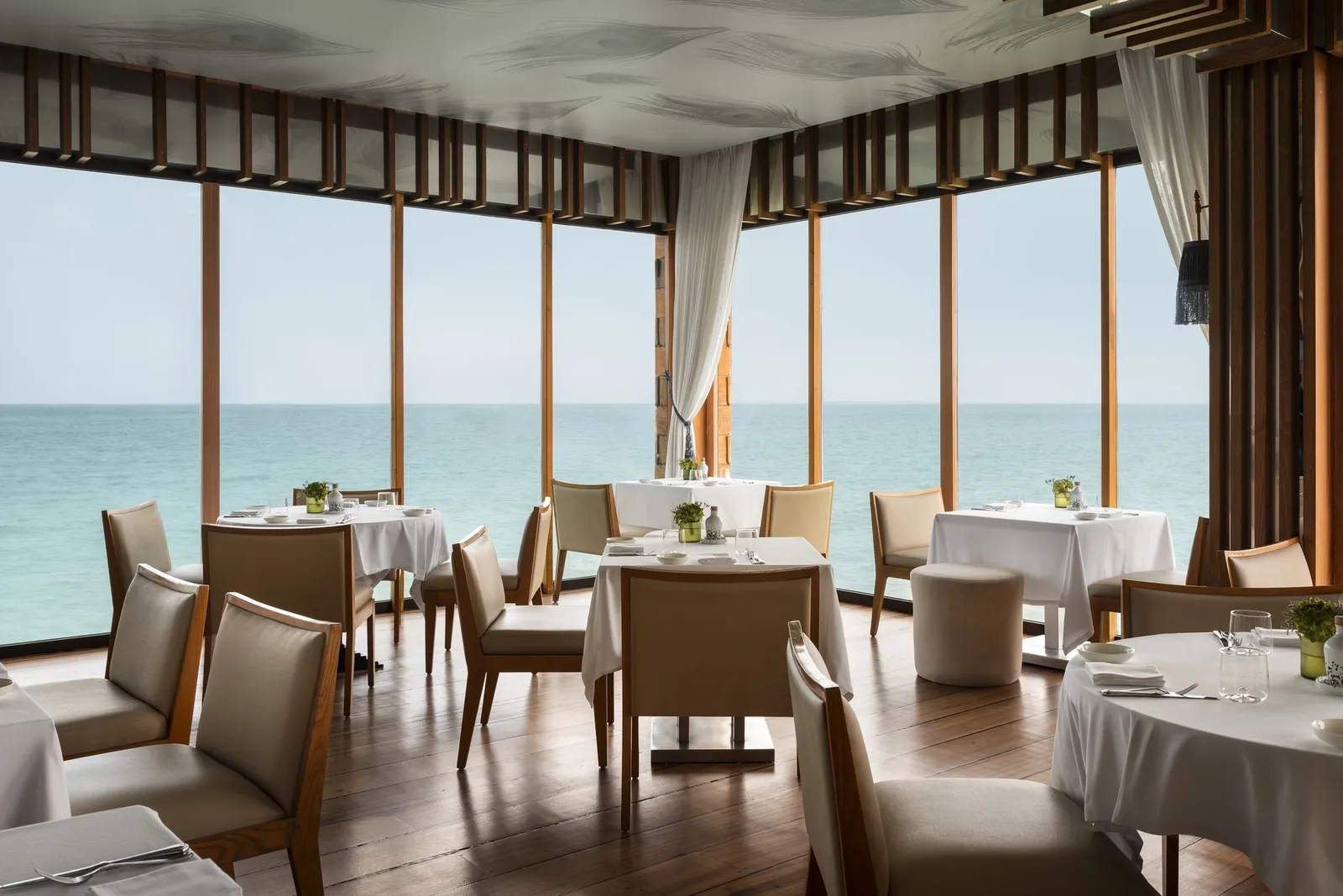 Jumeirah Al Qasr_Pierchic_Restaurant Interior_Ocean View_Landscape 1