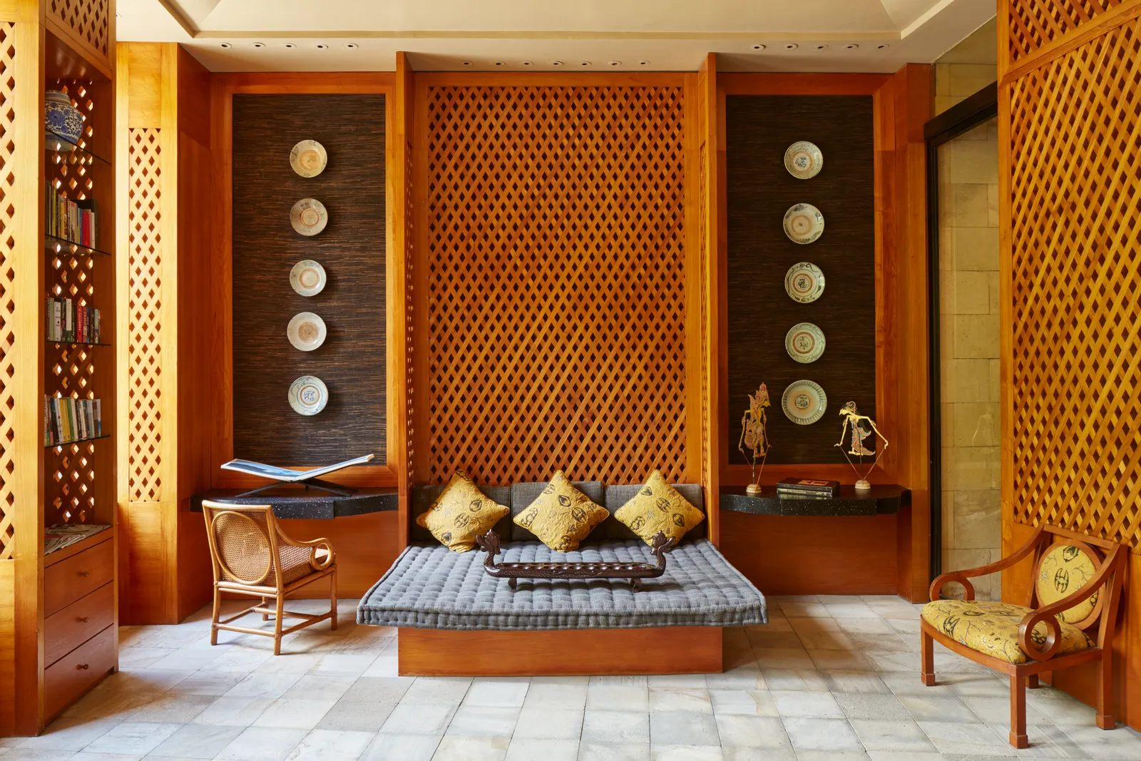 Amanjiwo's library lounge with locally crafted furniture and reading areas.