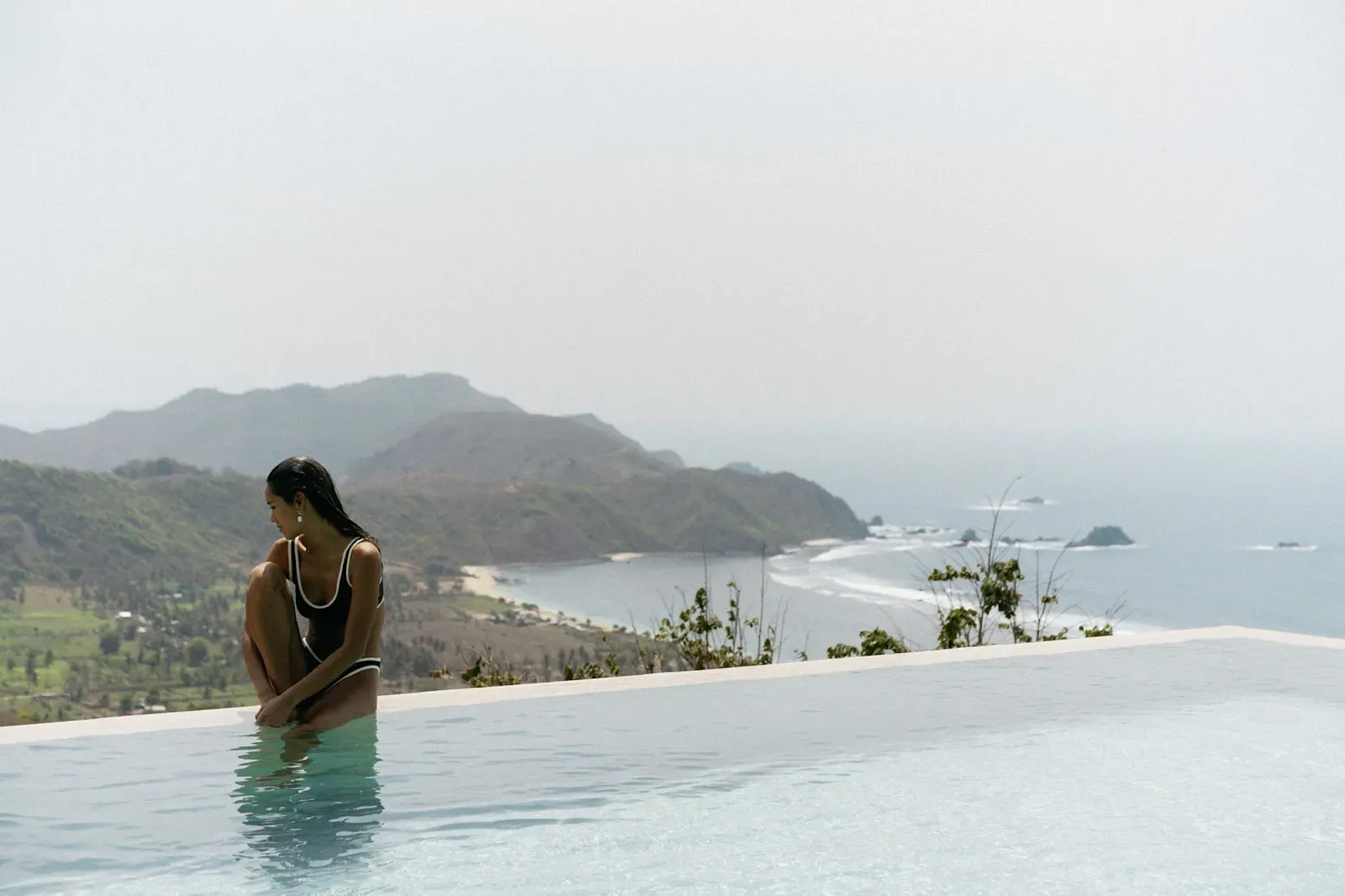 villa v infinity pool at Tampah Hills