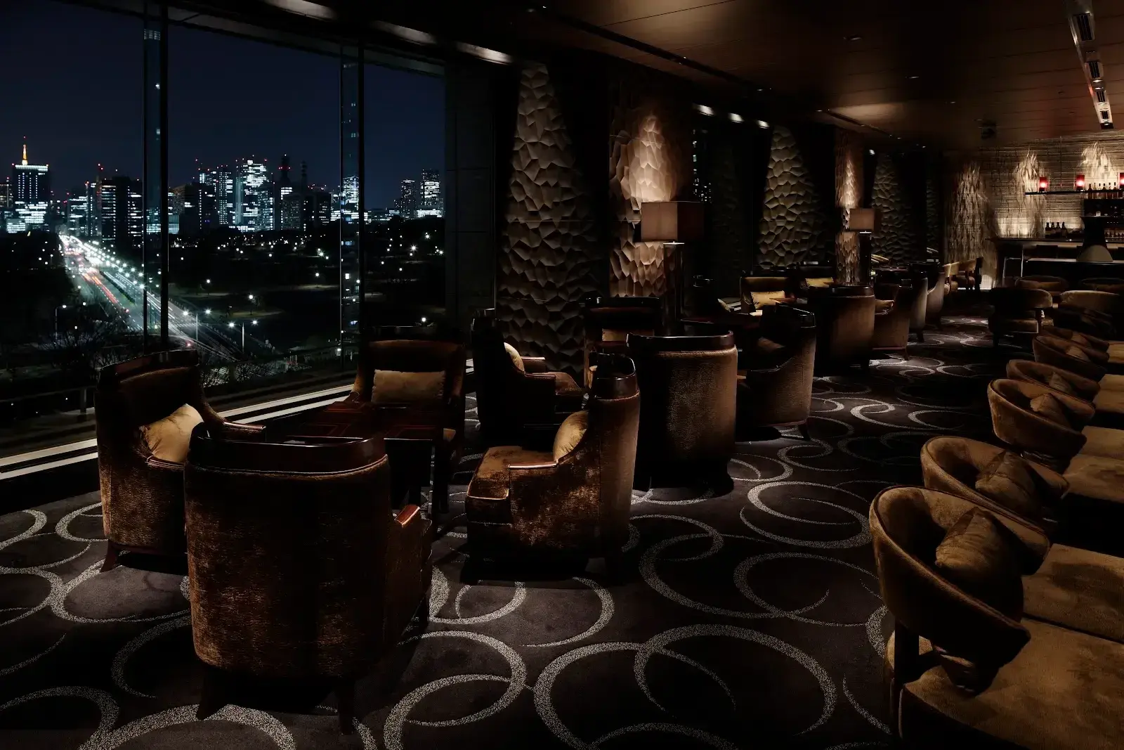 bar lounge prive at Palace Hotel Tokyo