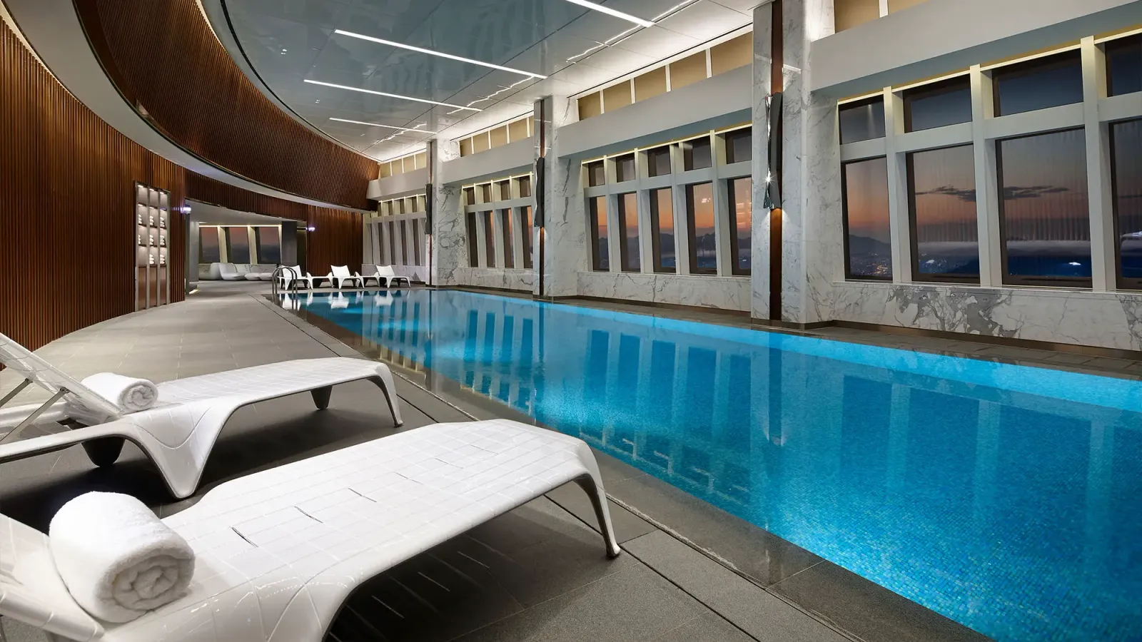 Pool and facilities at Signiel Seoul