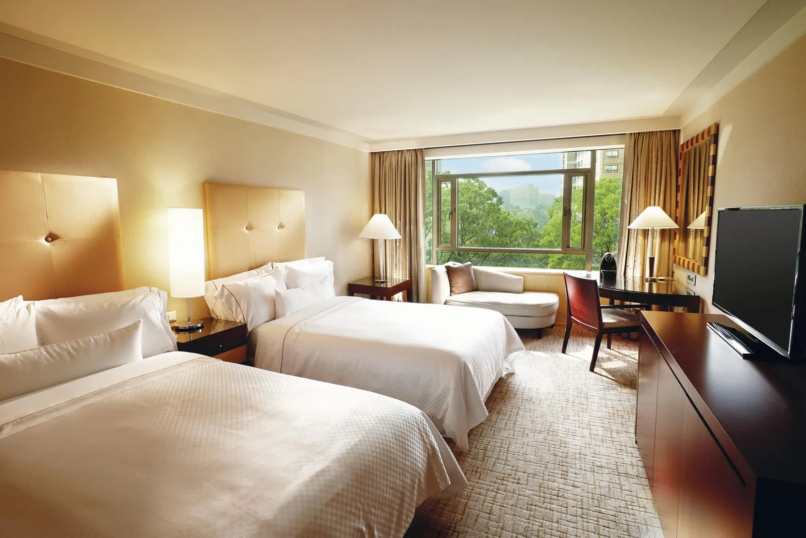 Deluxe guestroom at The Chosun Seoul