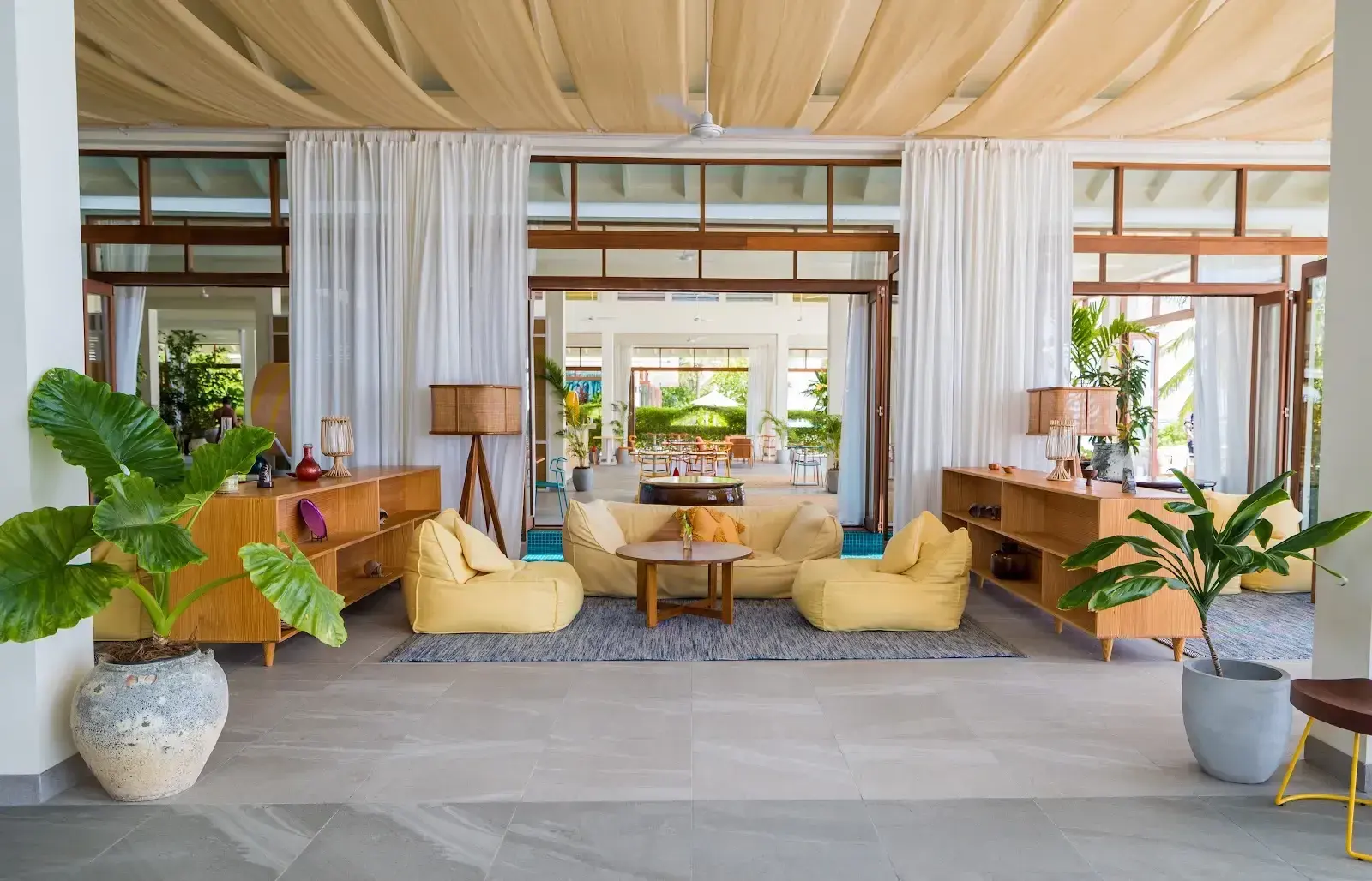 joos cafe at The Standard Maldives
