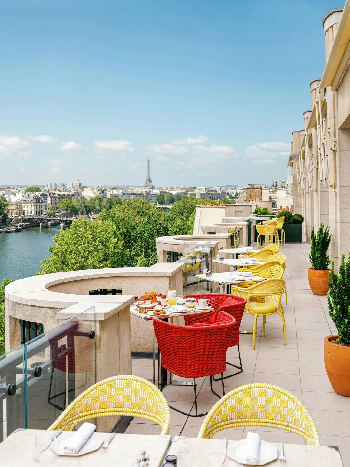 le tout paris terrace at Cheval Blanc Paris