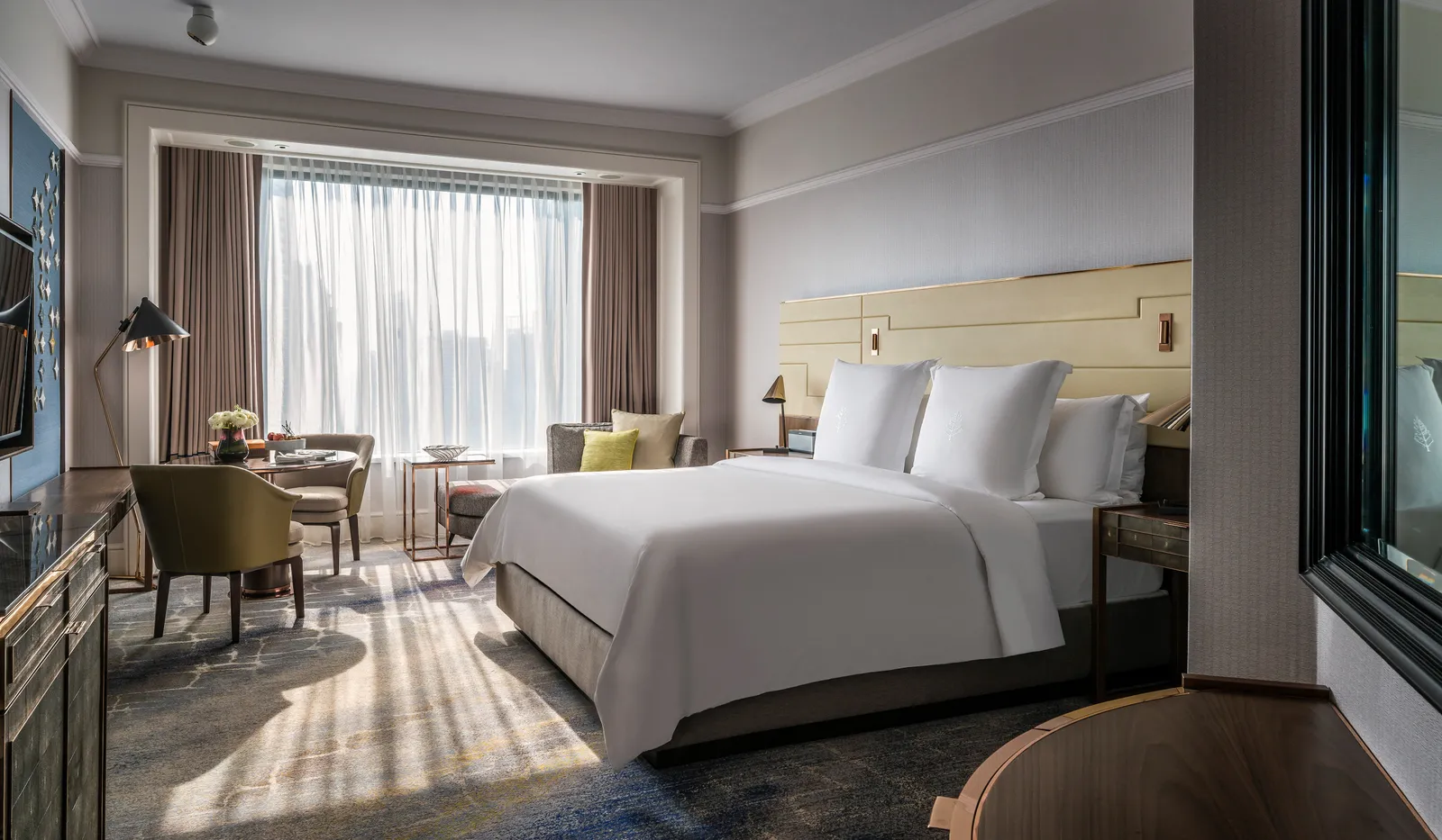 Four Seasons Singapore — room, press photograph from the official property site