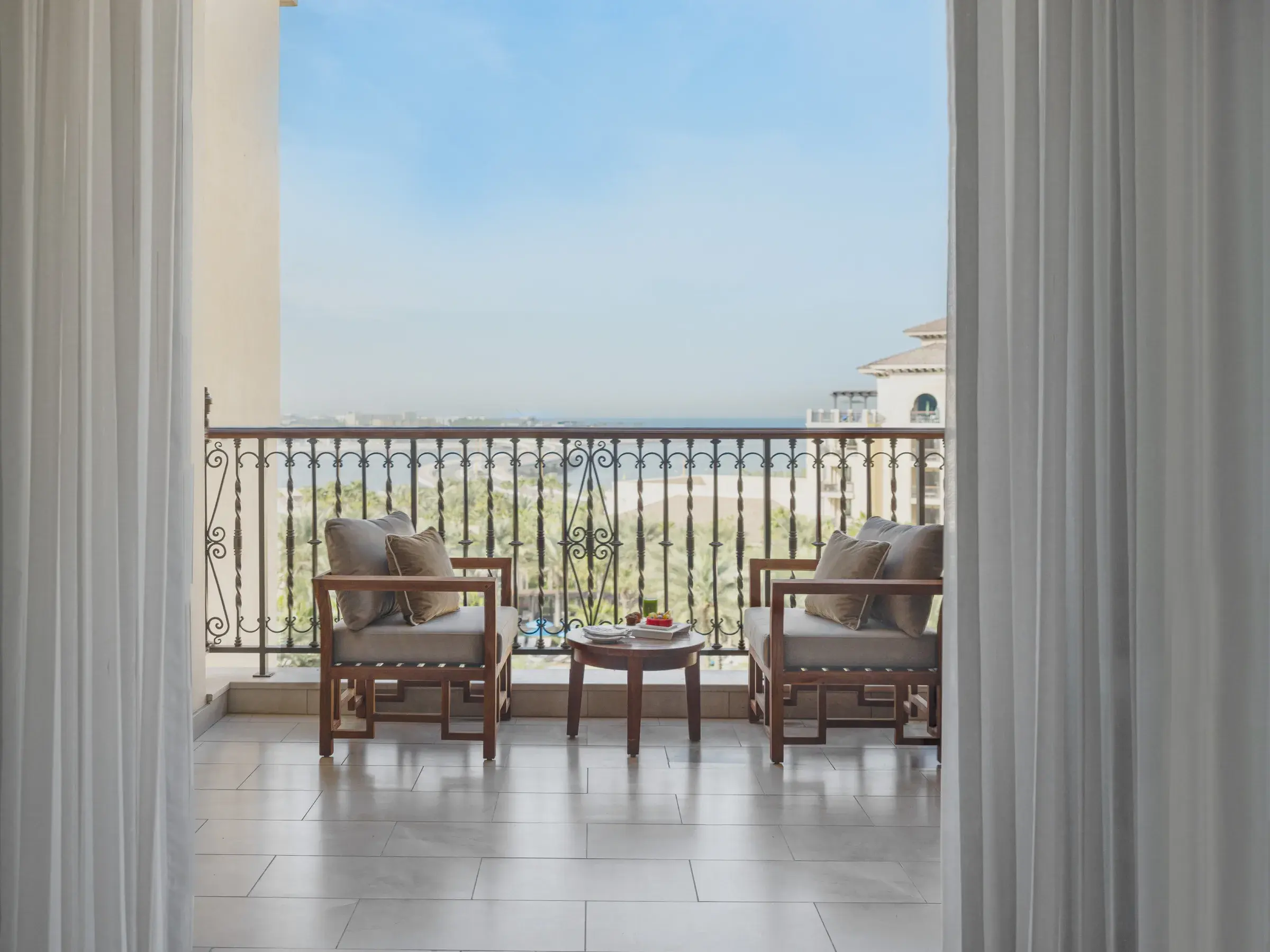 Four Seasons Resort at Jumeirah Beach — exterior