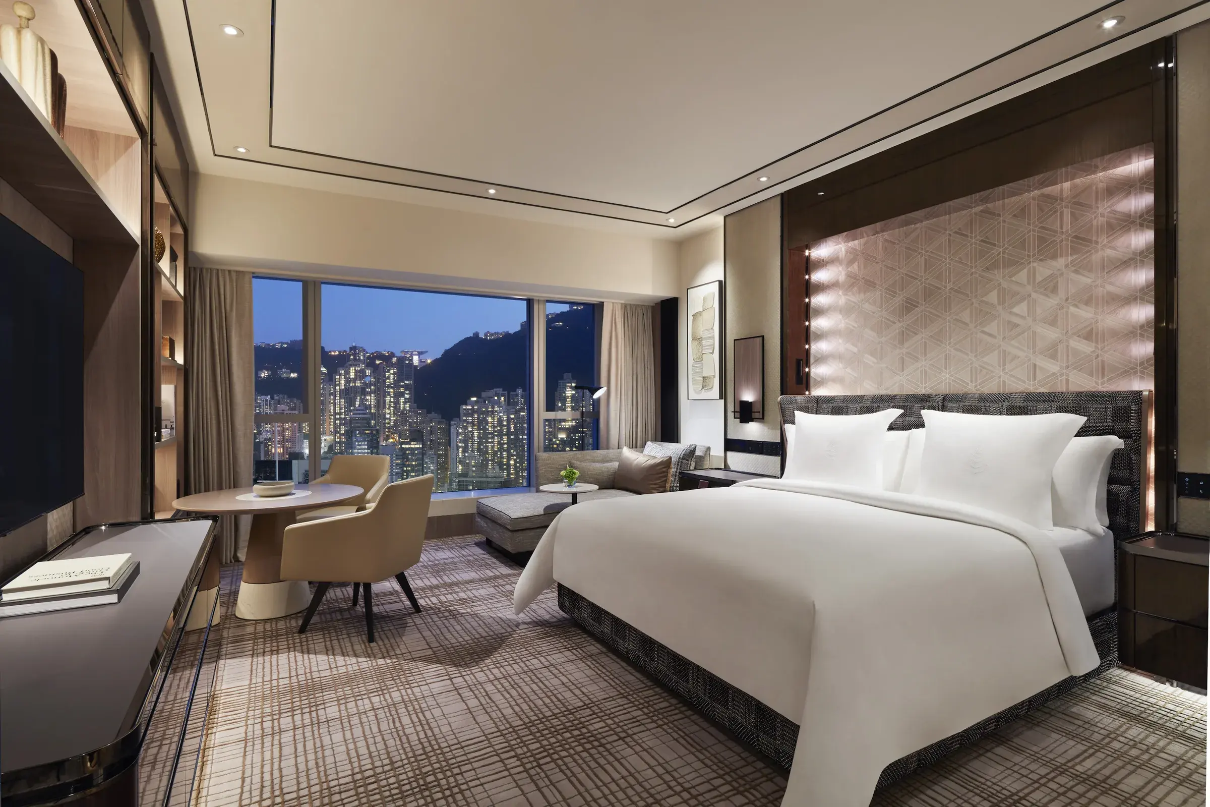 Four Seasons Hotel Hong Kong — exterior, press photograph from the official property site
