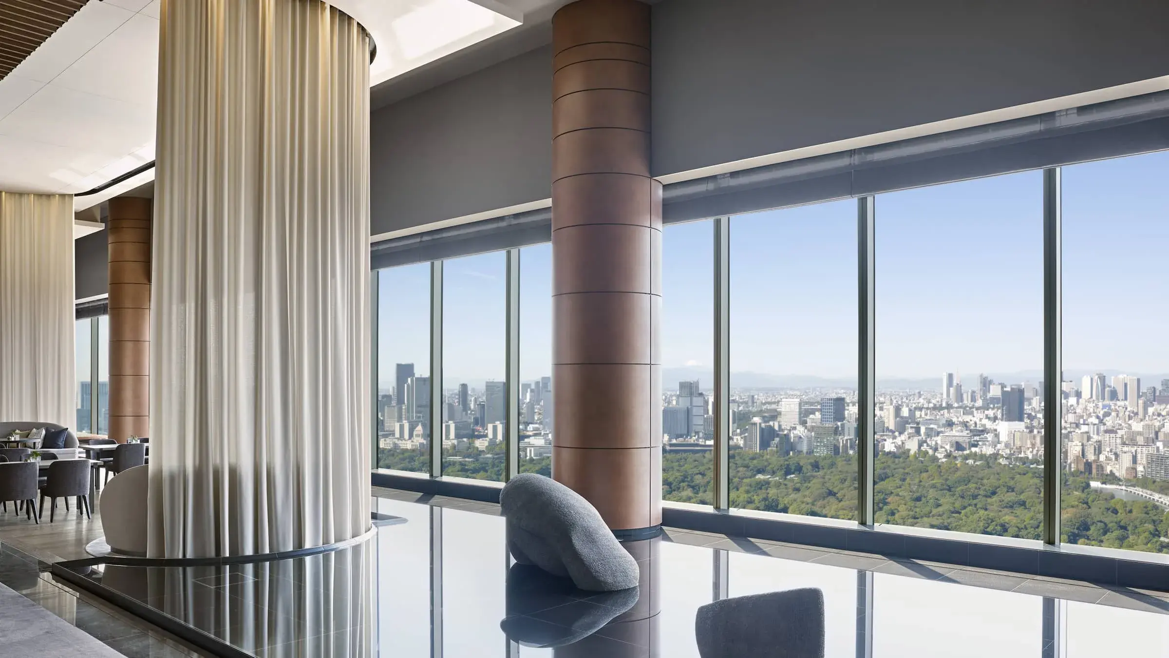 Four Seasons Hotel Tokyo at Otemachi exterior