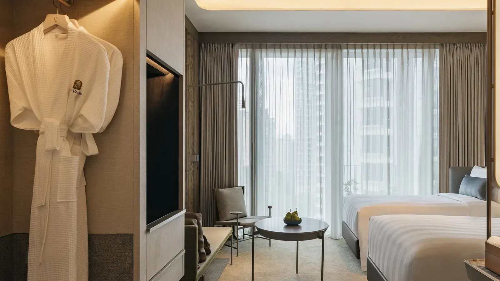 Deluxe twin room at Pan Pacific Orchard
