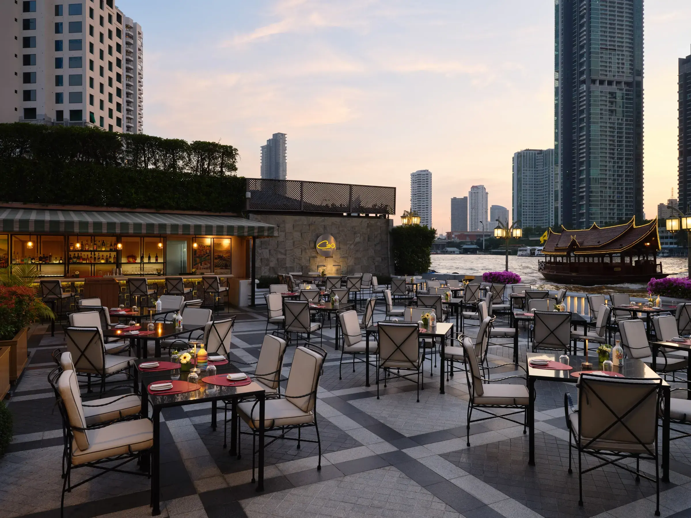 Mandarin Oriental Bangkok — dining, press photograph from the official property site
